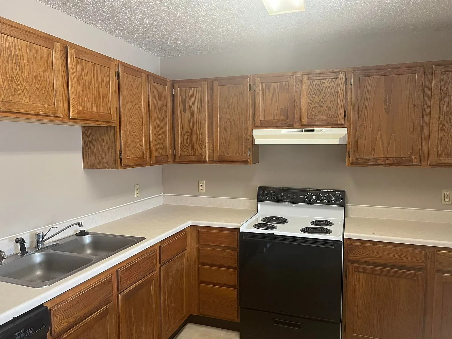 East Briar Estates — Photo 4