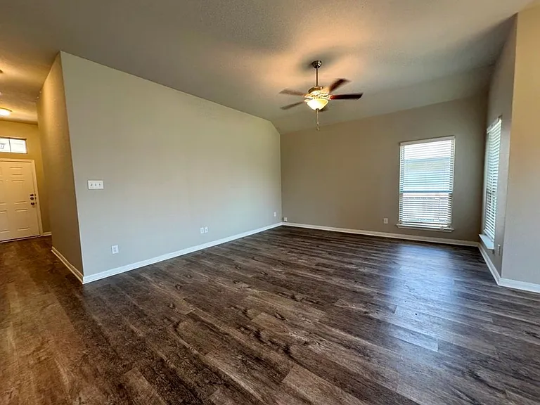 1908 Delano Dr — Photo 4