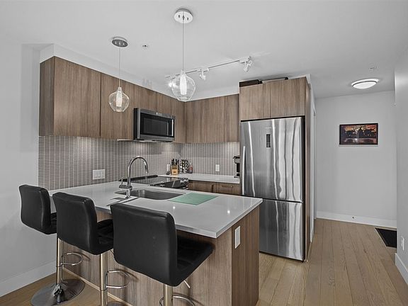 3rd image of 2477 Carolina St #406