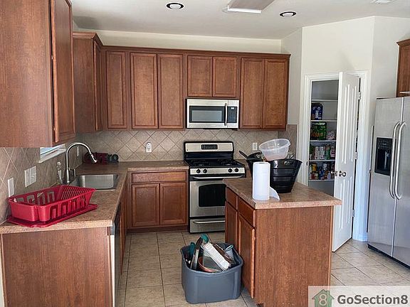 5th image of 2101 Castle Creek Dr