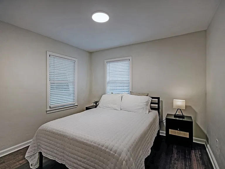 804 Monroe St — Photo 12