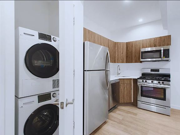 4th image of 773 Hart St #4R