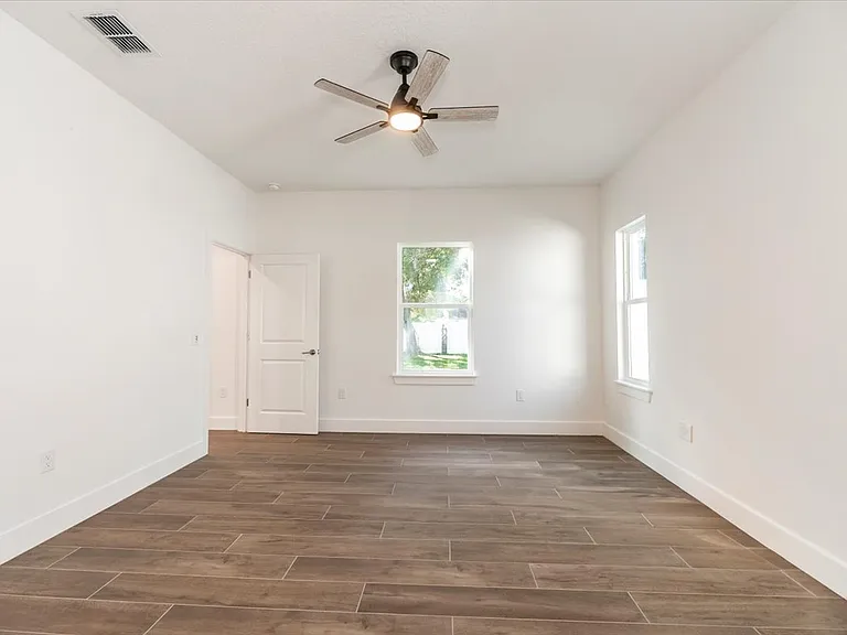 1709 Holly Rd — Photo 31