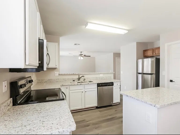 3138 W Wayland Dr — Photo 5