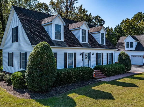 291 Hawthorne Ave, Kilmarnock, VA 22482