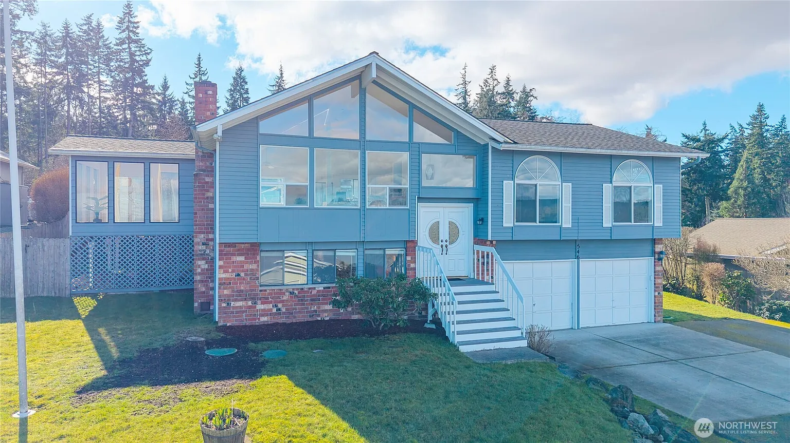 546 Birch Street photo 1