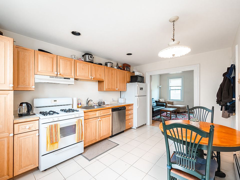 1st image of 14 Summer St #3