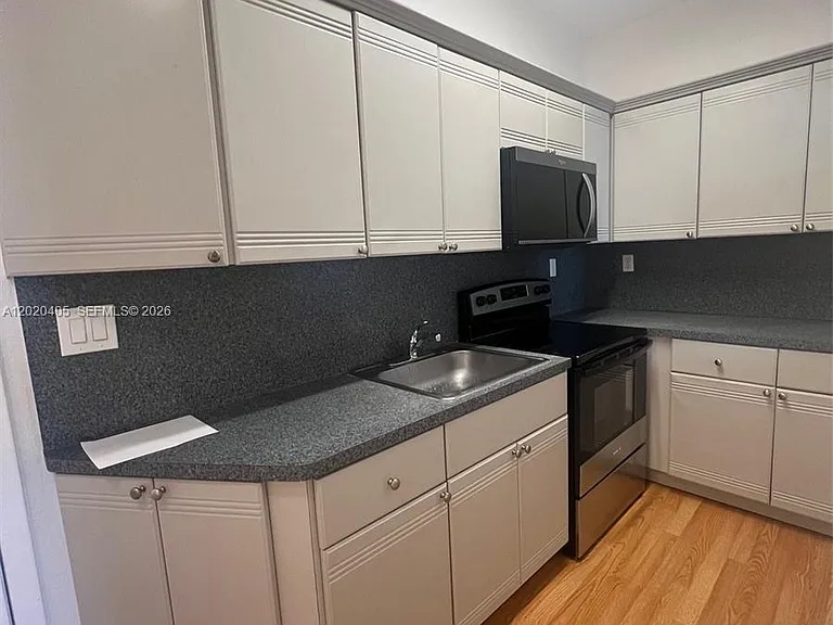 820 Euclid Ave #303 — Photo 4