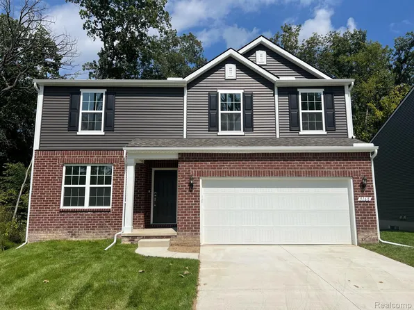 9260 Hemlock Ln, Dexter, MI 48130