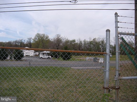 3rd image of 1549 Front Royal Pike