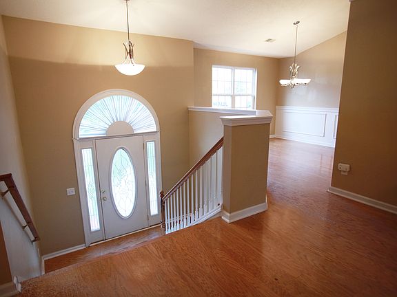 3rd image of 255 Ashland Manor Dr