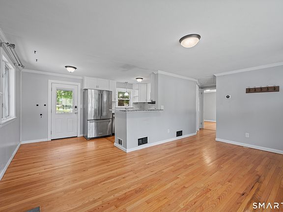 4th image of 6 Charles Street