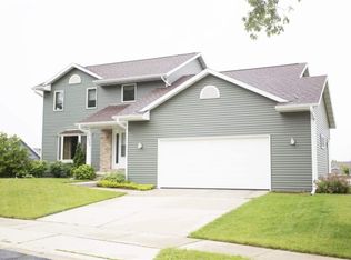 1009 Kettle Woods Dr, Verona, WI 53593