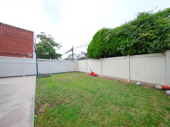 1711 Gerritsen Avenue image 29 of 41