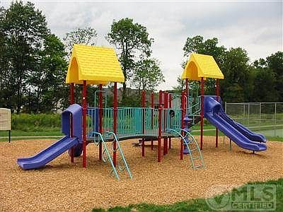 1st image of 233 Kensington Cir