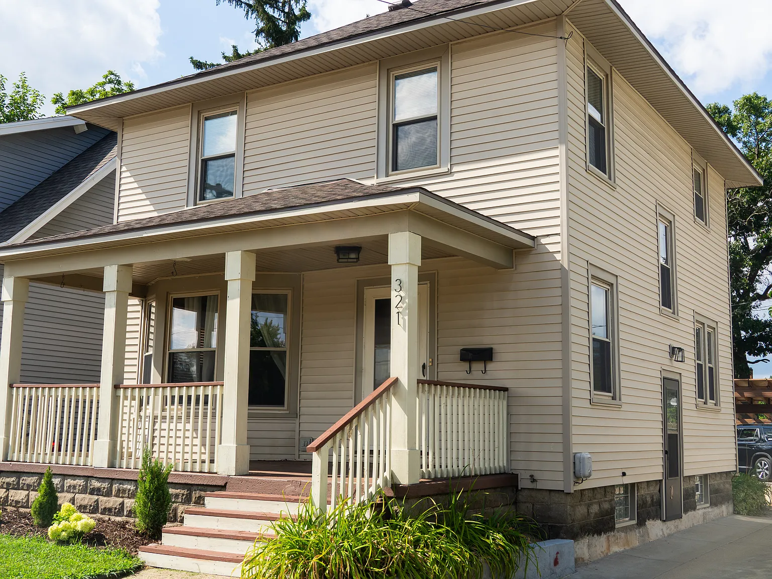 3 bed, 1.5 bath, 1353 sqft, $2,200 — Photo 3