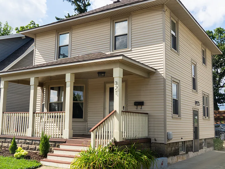 321 Ann St NE — Photo 2