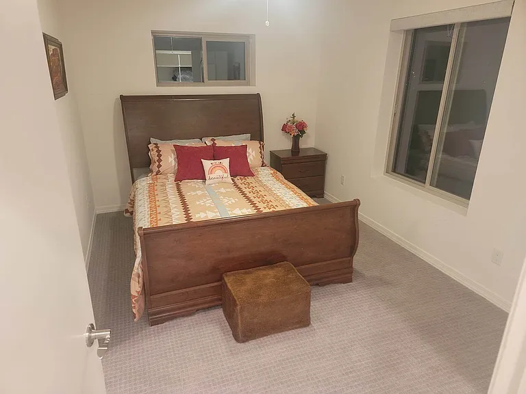 212 E Ridge Ln — Photo 5