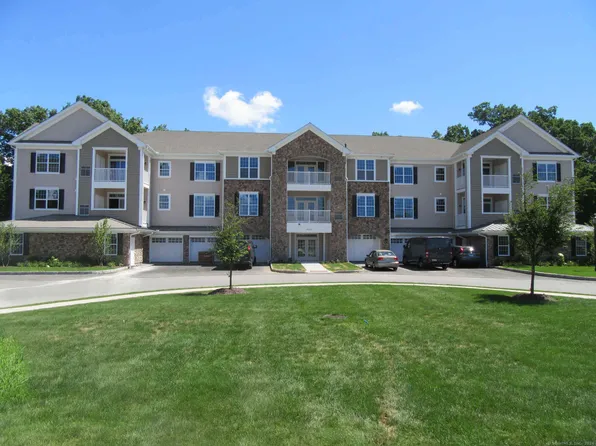 833 Brookside Court #833, Newtown, CT 06470