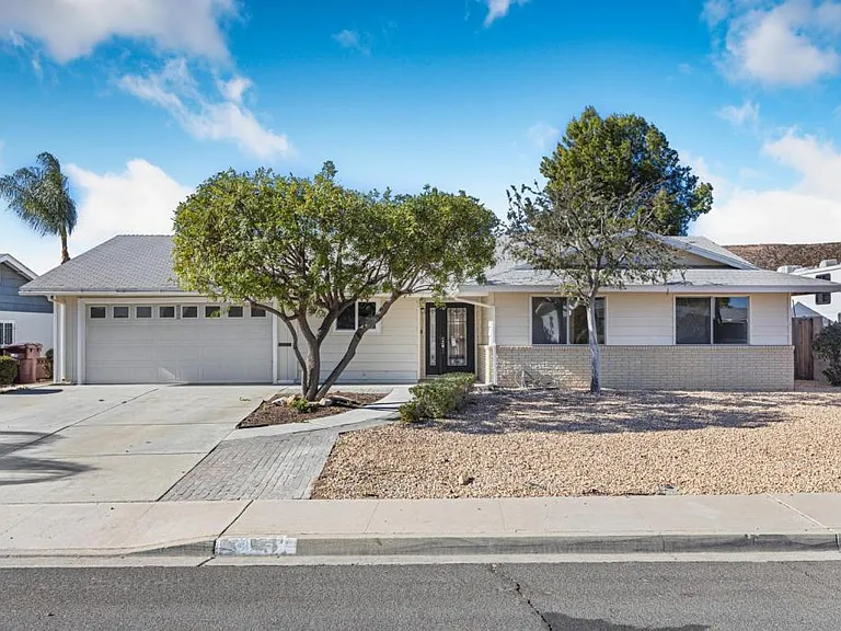 28461 Portsmouth Dr — Photo 2