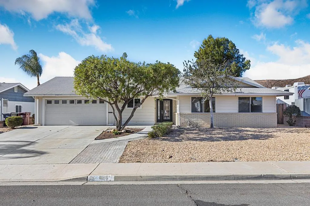 Building Photo - 28461 Portsmouth Dr