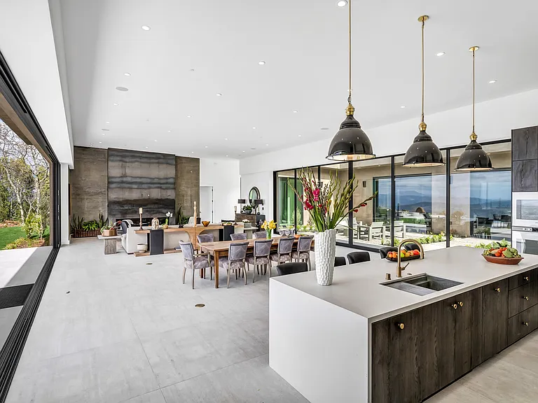 6568 Sonoma Mountain Rd — Photo 14