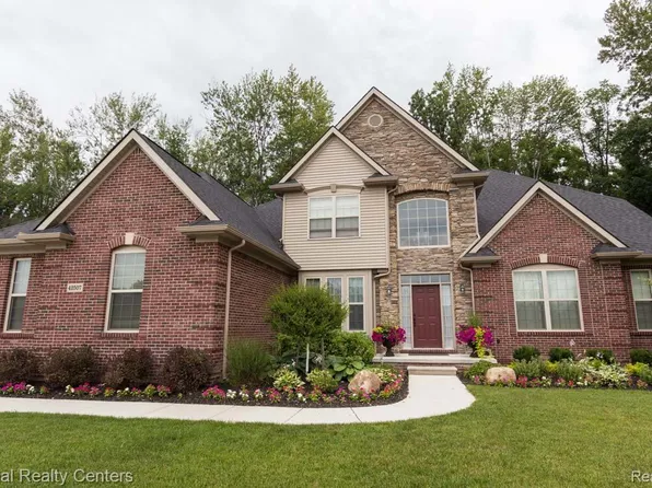18 Steeplechase Dr, Metamora, MI 48455