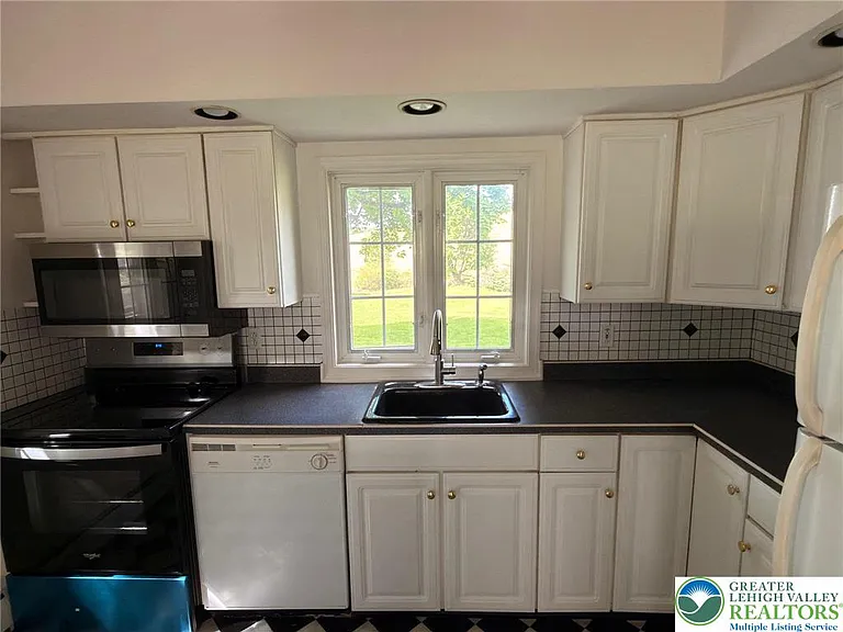 9751 Newtown Rd #B — Photo 7