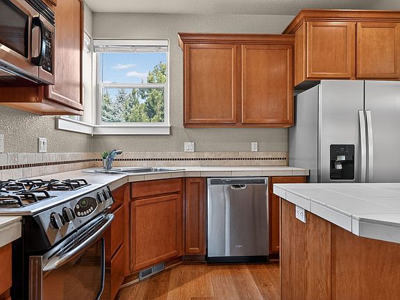 5th image of 2716 NE Rosemary Dr