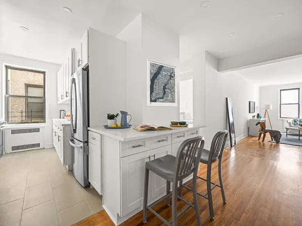 657 East 26th Street image 4 of 6