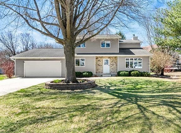3rd image of 17 Park Crest Ct