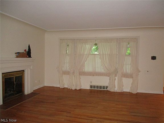 4th image of 727 Canterbury Ln