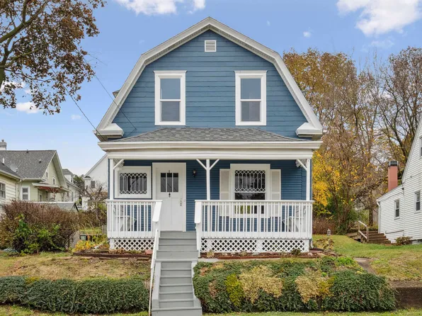 1376 Wood St, Dubuque, IA 52001