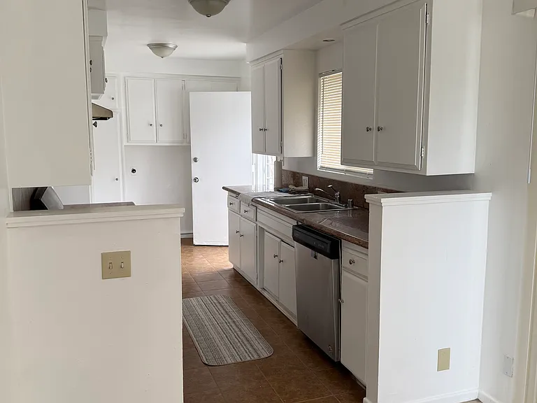 41541 Marine Dr — Photo 19