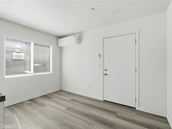 3rd image of 702 Walnut St #5