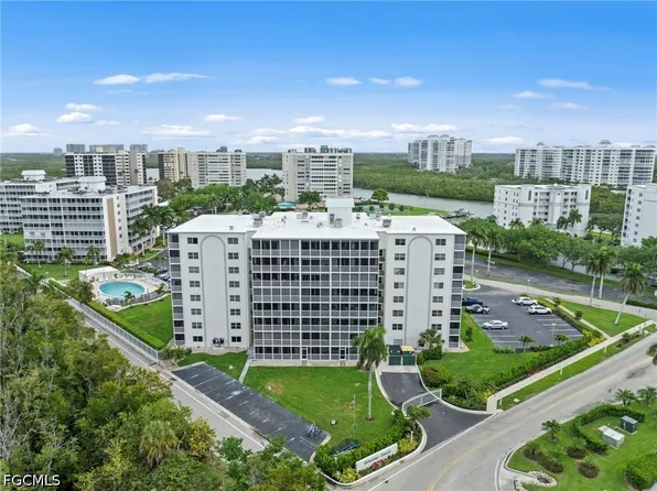 1 Bluebill Ave APT 402, Naples, FL 34108