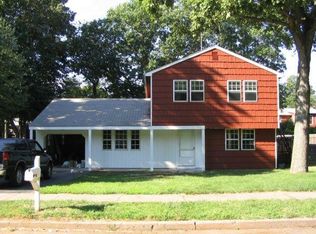 105 Flower Dr, Hamden, CT 06518