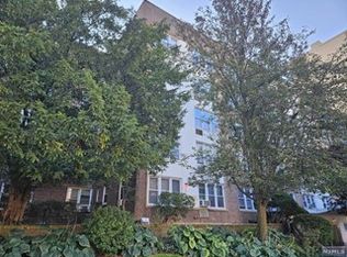 2160 Center Ave APT 1C, Fort Lee, NJ 07024