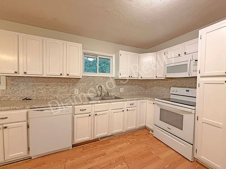 2930 E Lolo Trl — Photo 6