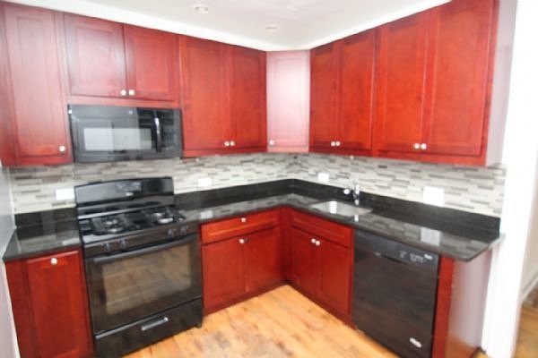 1st image of 6649 N Greenview Ave #3