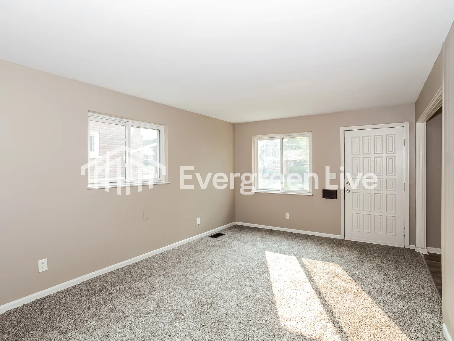 4 bed, 1.0 bath, 1332 sqft, $1,545 — Photo 3