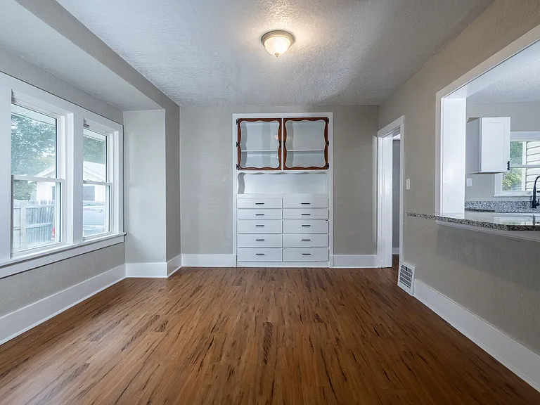 4234 Parker St — Photo 8