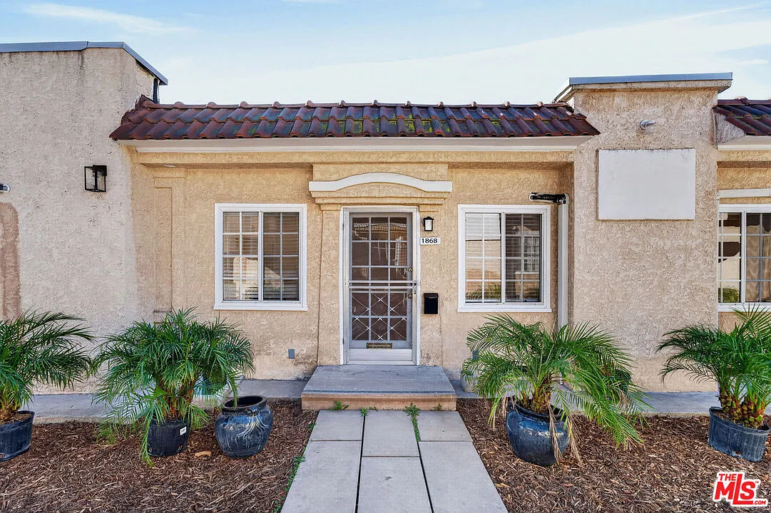 3 bed, 1.0 bath, 850 sqft, $3,350 — Photo 2