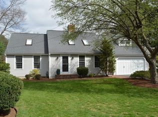 2 Sleepy Hollow Cir, North Attleboro, MA 02760