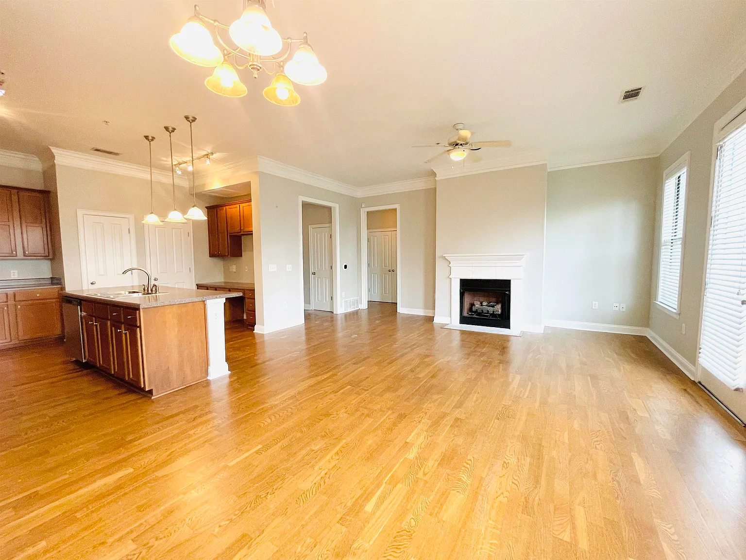 2 bed, 2.0 bath, 1669 sqft, $2,025 — Photo 2