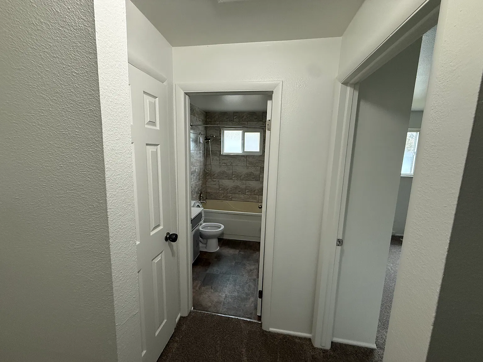 5 bed, 1600 sqft, $2,399 — Photo 4