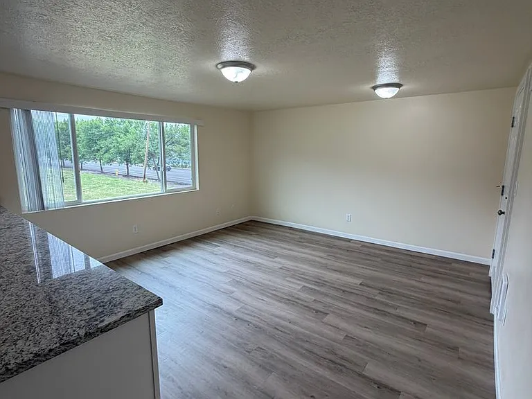 2215 Elm St SW — Photo 40
