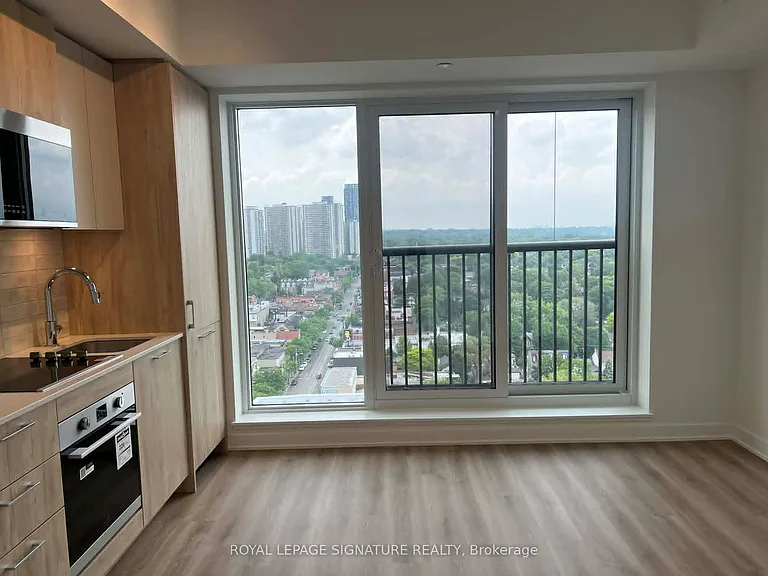 10 Oak St #1810 — Photo 1