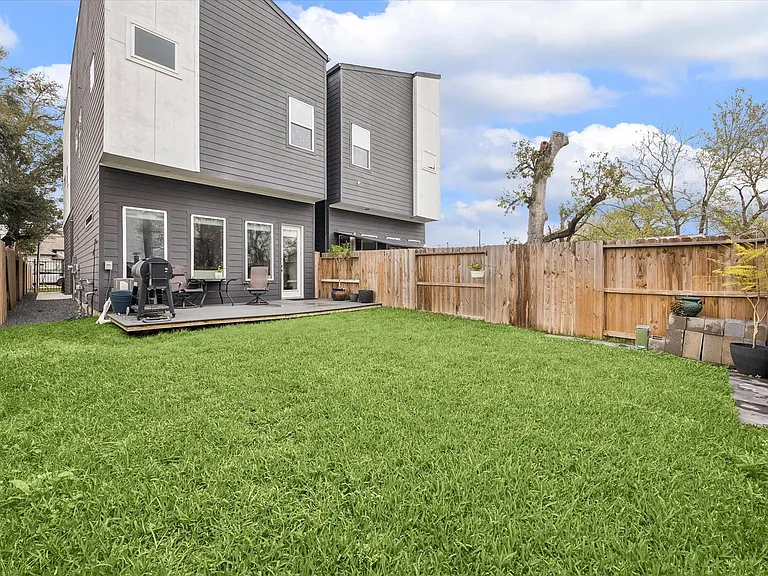 5318 Wunder Ln — Photo 2