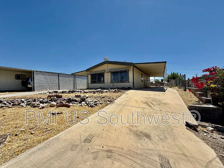 1066 Mobile Ln — Photo 2